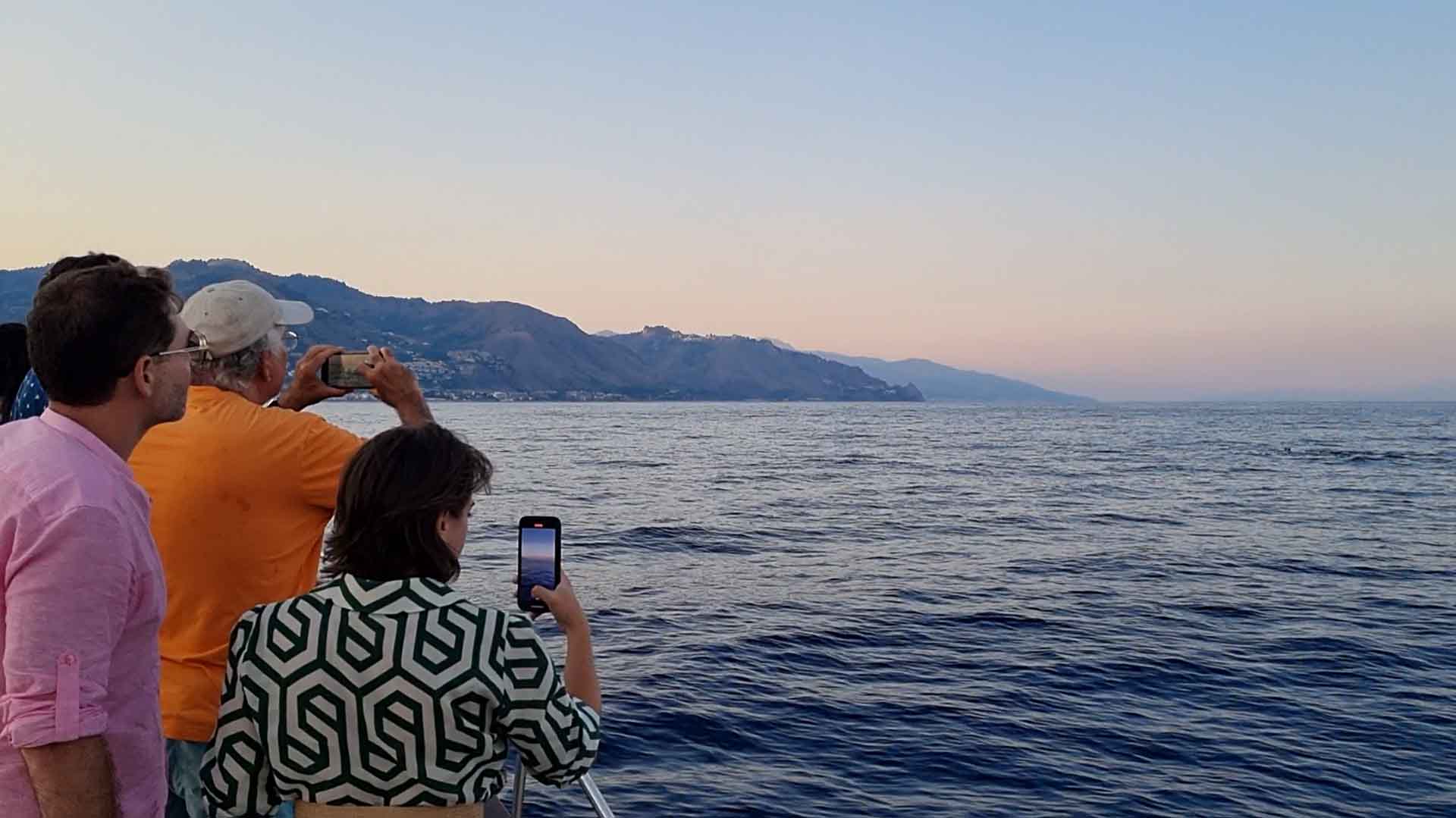 Grotta marina raggiungibile in barca vicino a Taormina